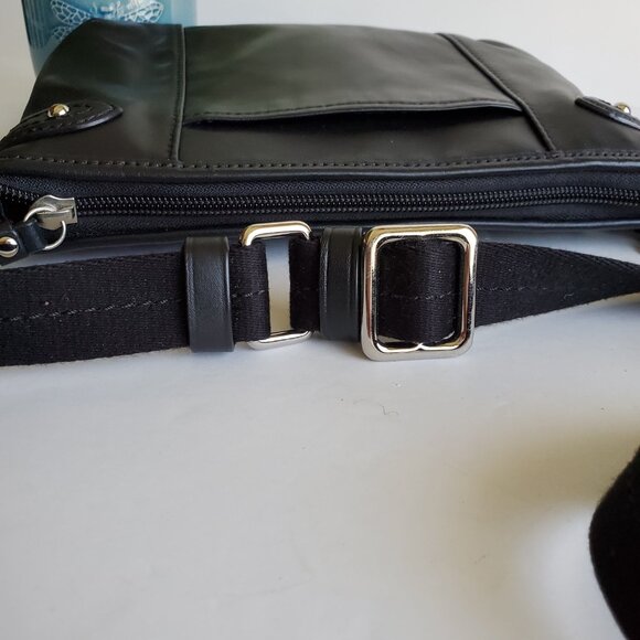 EUC Coach Daisy Leather Swingpack in Black (F49425) - Picture 14 of 15